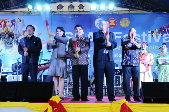 เปิด “ASEAN Festival” พร้อมรับการเข้าสู่ประชาคมอาเซียนอย่างเต็มรูปแบบที่สงขลา