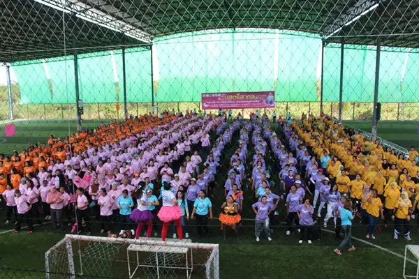 สงขลาจัดงานวันสตรีสากล ชวนแม่บ้านมาแข่งกีฬาพื้นบ้านสร้างสีสันสนุกสนาน