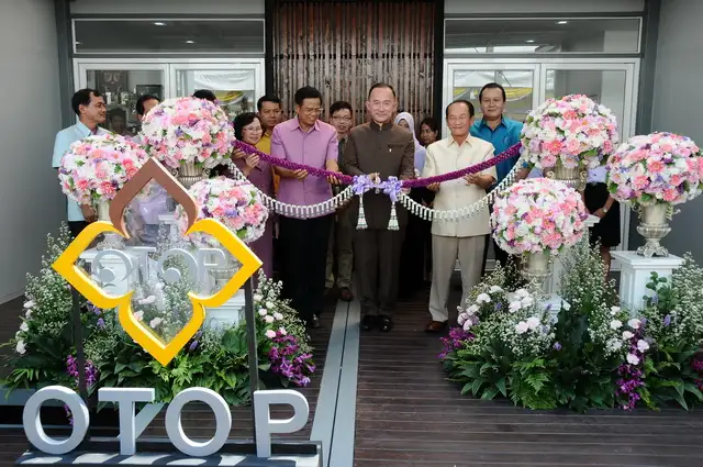 image about สงขลาเปิดตัวร้านต้นแบบ “OTOP Showcase” สาขา มทร.ศรีวิชัย มุ่งเป็นศูนย์เรียนรู้ชุมชน
