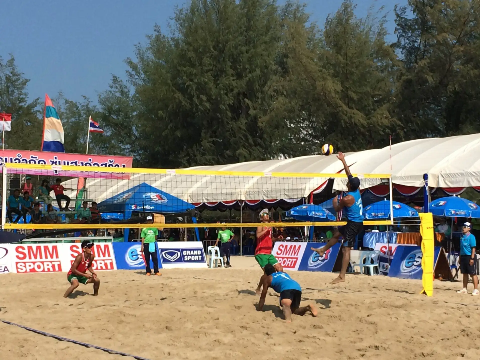 สงขลา เปิดแข่งขันวอลเลย์บอลชายหาด "เอส เอ็ม เอ็ม" เอ วี ซี บีช ทัวร์ สมิหลา-เอส โคล่า โอเพ่น ครั้งที่ 17