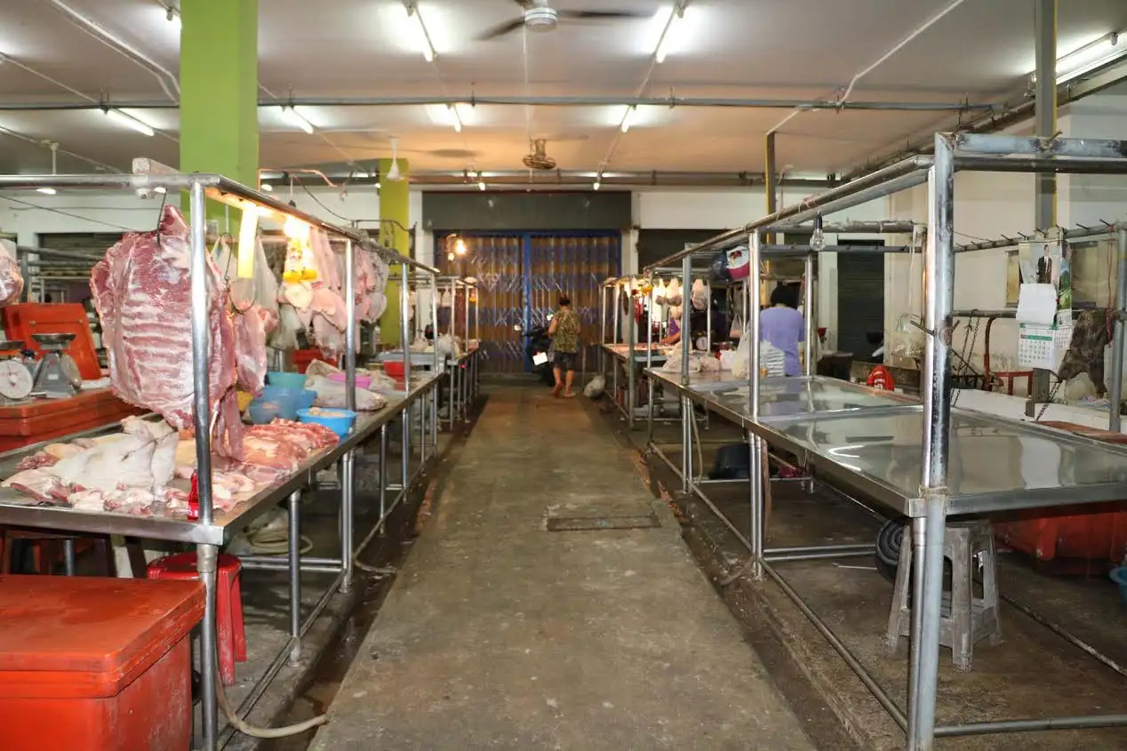 เขียงหมูในตลาดสดพลาซ่ามากกว่าครึ่งหยุดขายหมูชั่วคราวประท้วงราคาเป็นแพงเกินจริง