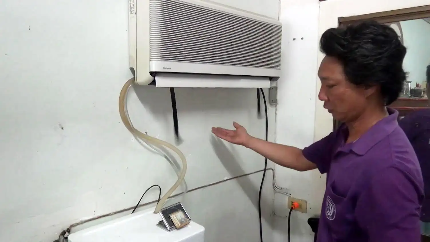 ช่างหนุ่มไอเดียเจ๋ง นำแอร์เก่ามาดัดแปลงทำความเย็นระบบน้ำหมุนเวียนลดอุหภูมิในบ้าน