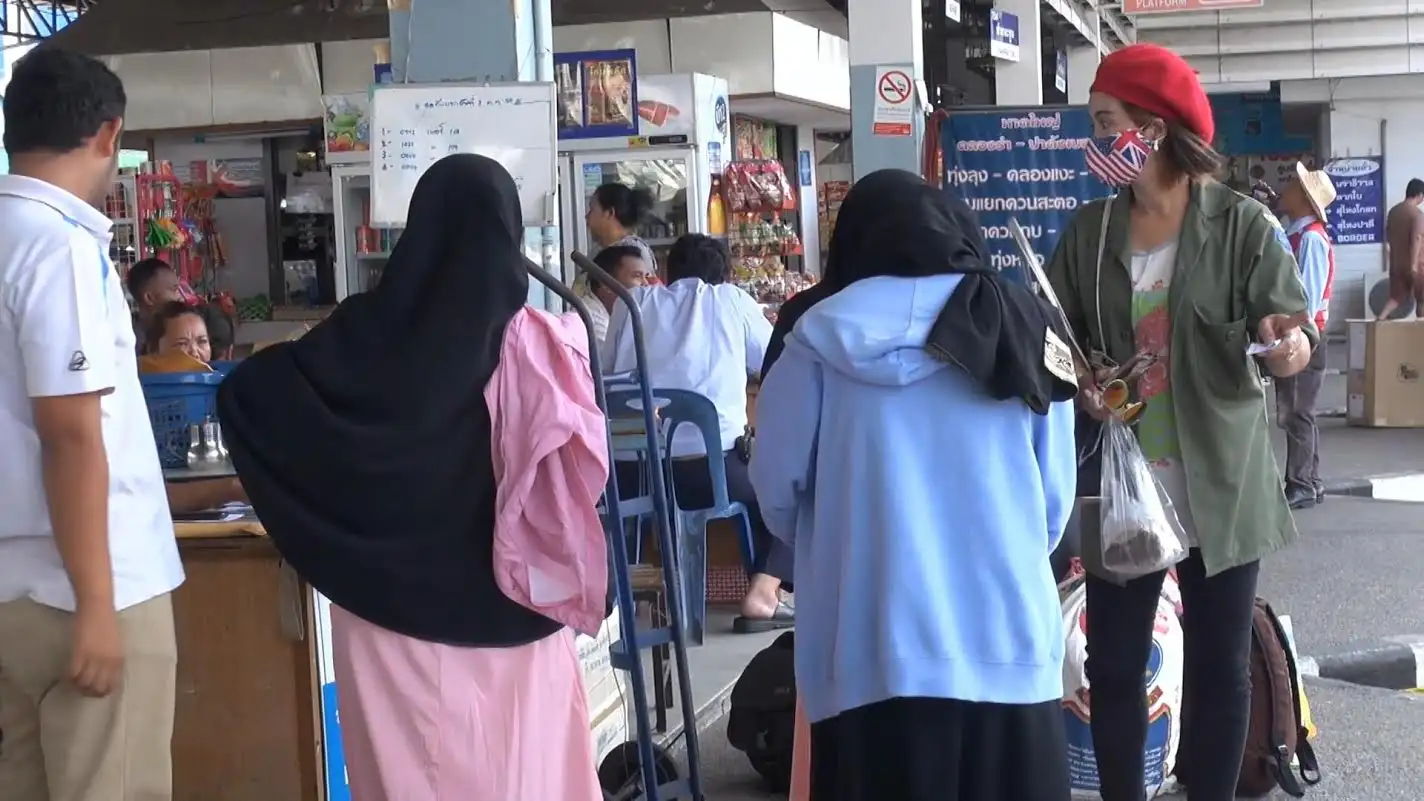 สถานีขนส่งหาดใหญ่ เริ่มคึกคักชาวไทยมุสลิมทยอยเดินทางกลับภูมิลำเนา