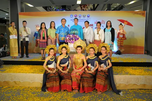 image about เปิดคาราวานสินค้าเด่นในงาน แอ่วเหนือ ม่วนใจ๋ วิถีไทย วิถีล้านนา (Lanna Expo Caravan 2016) ที่จังหวัดสงขลา