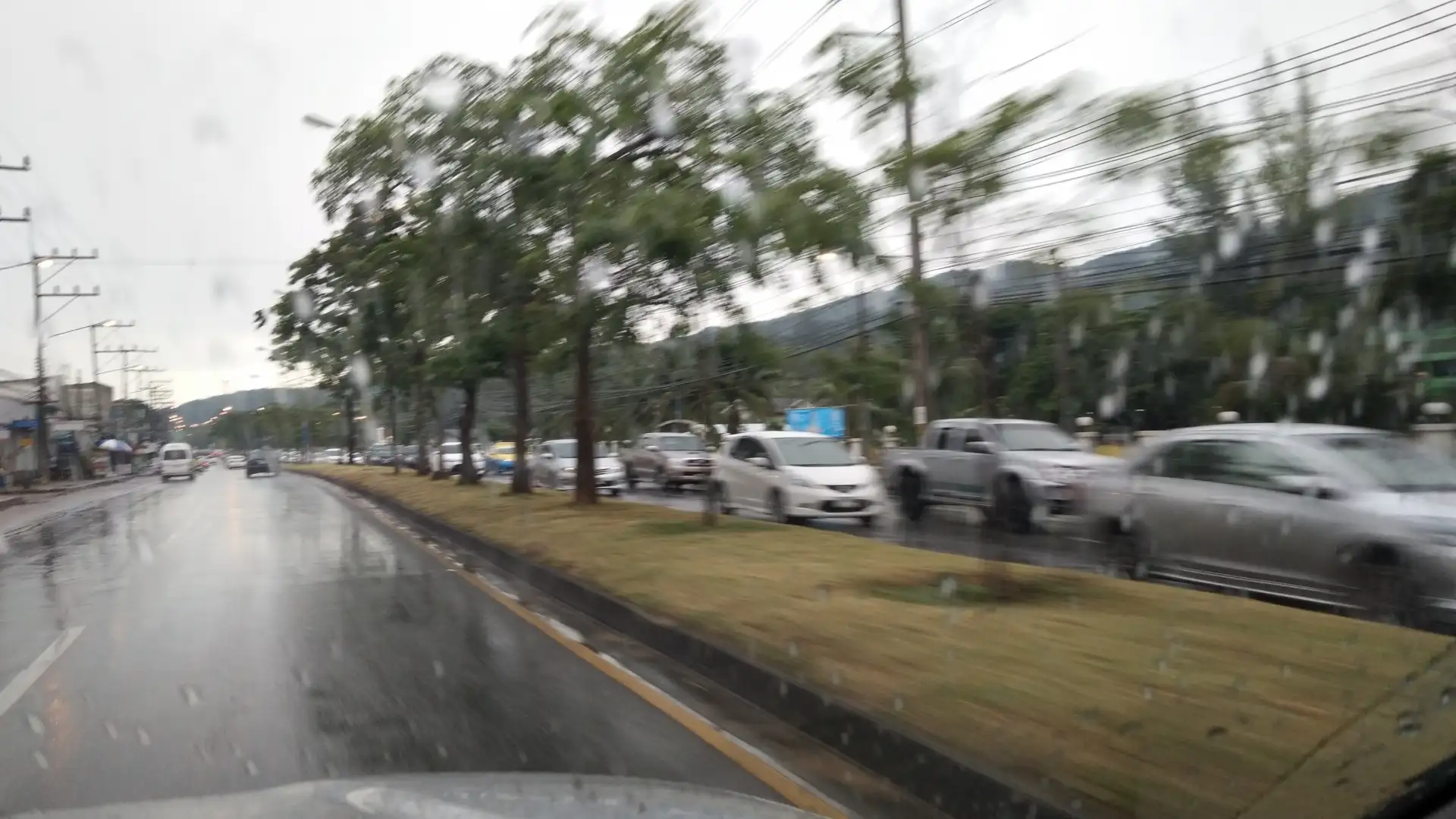 image about เช้านี้หาดใหญ่รถติดสุด ๆ