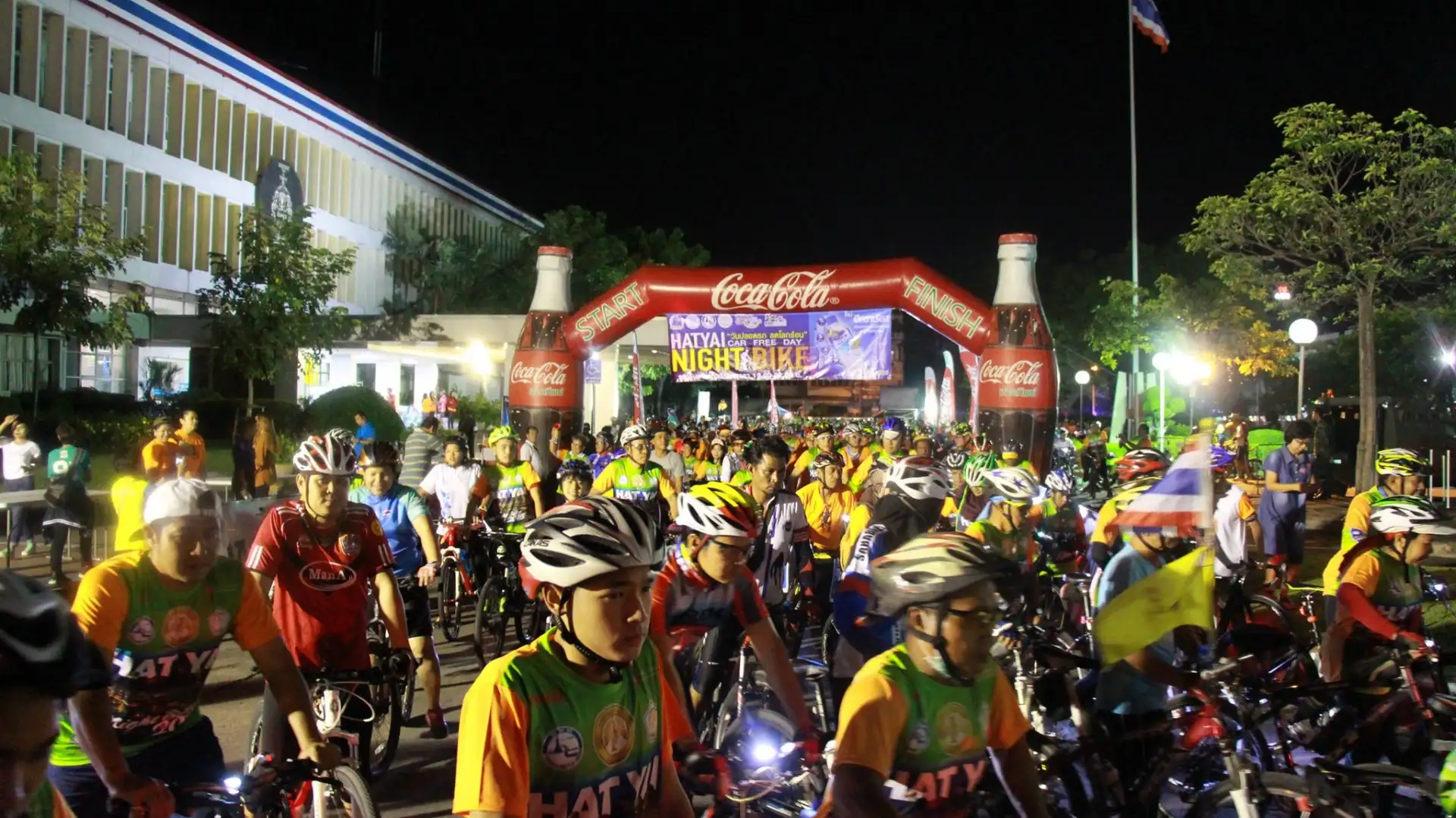 image about ชาวหาดใหญ่ร่วมงาน Hatyai Night Bike ปั่นวันปลอดรถลดโลกร้อน (ชมคลิป)
