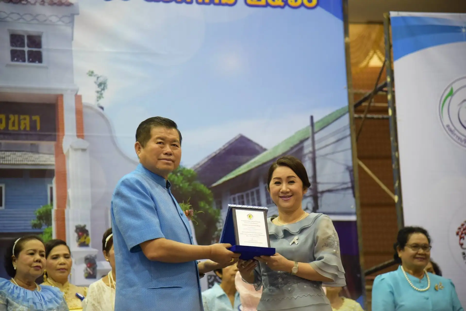 รพ.กรุงเทพหาดใหญ่ รับโล่ห์ประกาศเป็นองค์กรดีเด่นด้านการส่งเสริมสุขภาพสตรีปี 2560