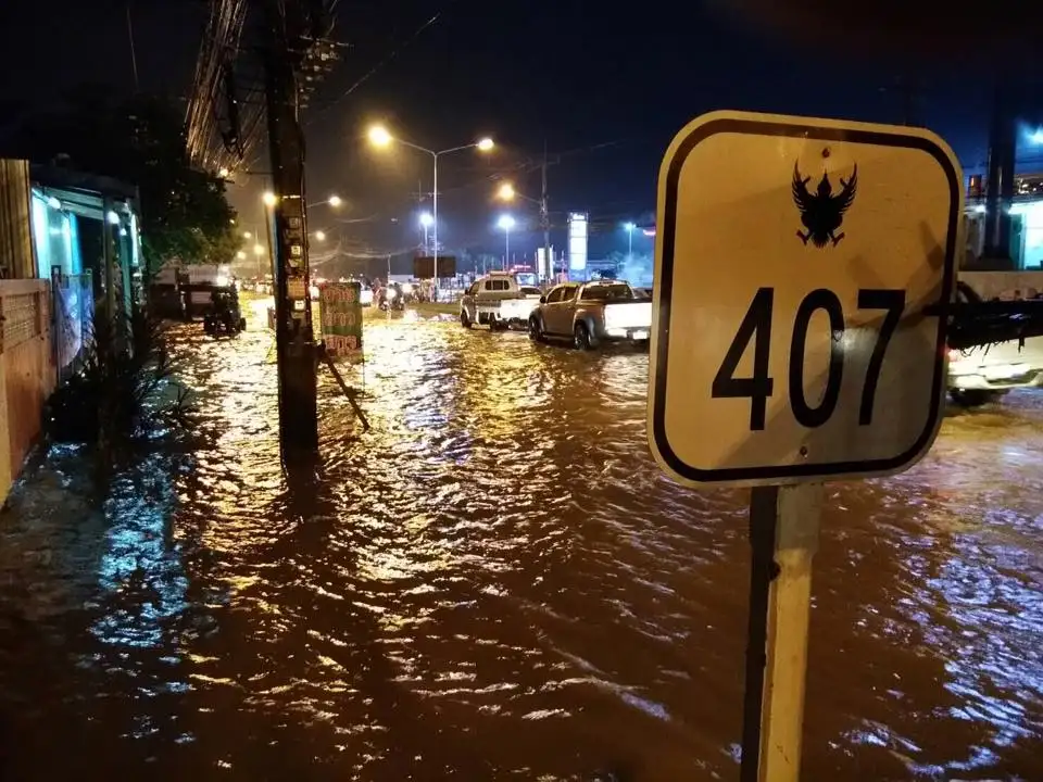 โปรดหลีกเส้นทางหาดใหญ่-สงขลาสายเก่า น้ำท่วมขังช่วงหน้าปตท.ควนหิน