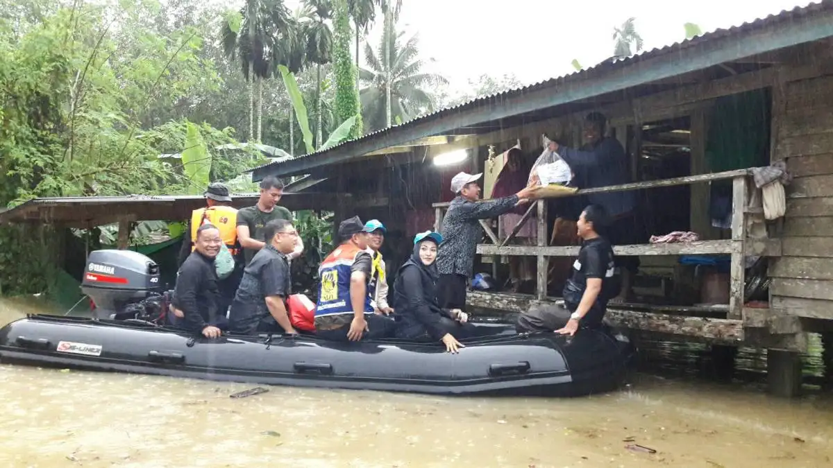 เทพาอ่วม สถานการณ์น้ำท่วมอยู่ในขั้นวิกฤต ผู้ว่าฯ ลุยระดมความช่วยเหลือชาวบ้าน