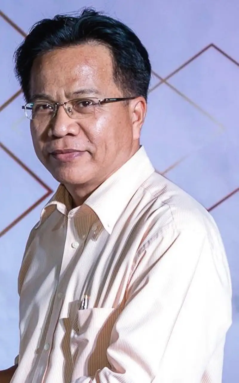 ดร.มนตรี เด่นดวง.jpg