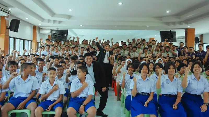 image about ผู้แทนรัฐบาลตรวจเยี่ยมโรงเรียนนาทวีวิทยาคม โรงเรียนในโครงการสานฝันการกีฬาสู่ระบบการศึกษาจังหวัดชายแดนใต้