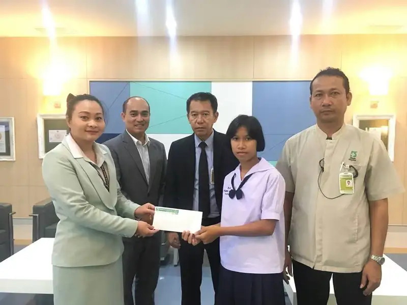 image about เยาวชนคนเก่งเอ็งเสียงสามัคคี พบเงิน 5,000 นำส่งมอบคืนเจ้าของ