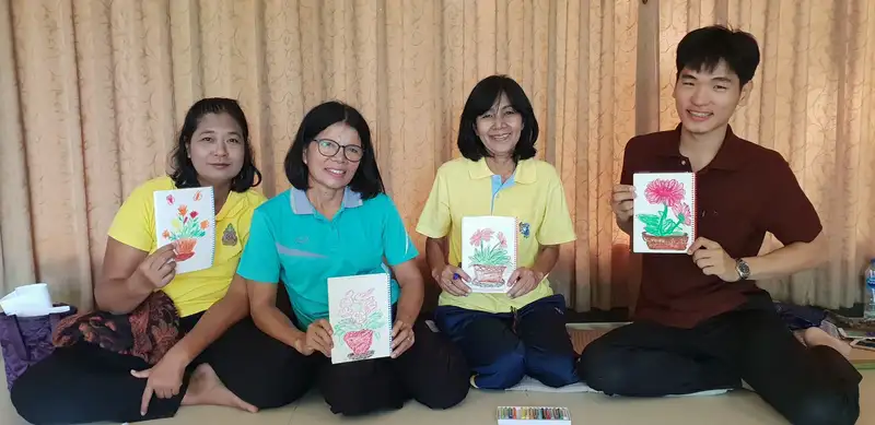 เลือกสีของความรักวาดภาพ.jpg