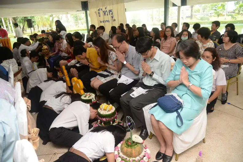 image about นักศึกษาและคณาจารย์เข้าร่วมพิธีไหว้ครูคณะวิทยาศาสตร์ ม.อ. ประจำปี 2561 กันอย่างอบอุ่น