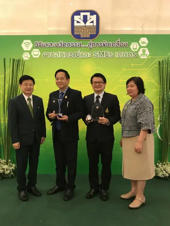 image about คณะวิทยาศาสตร์ ม.อ. ขอชื่นชมและเเสดงความยินดีกับ ผู้ช่วยศาสตราจารย์ ดร.วรากร ลิ่มบุตร ที่ได้รับรางวัลเมธีวิจัย ธ.ก.ส.