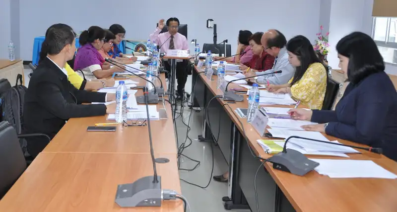 ดร.มนตรี นำทีมประชุมกรรมการบริหารศูนย์เครือข่าย สมศ..JPG