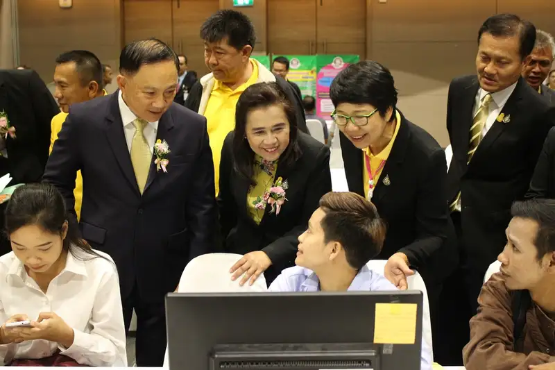 image about ​  รมว.แรงงาน เปิดงานนัดพบแรงงาน Songkhla Job Fair 2019 คนแห่สมัครงานคึกคัก