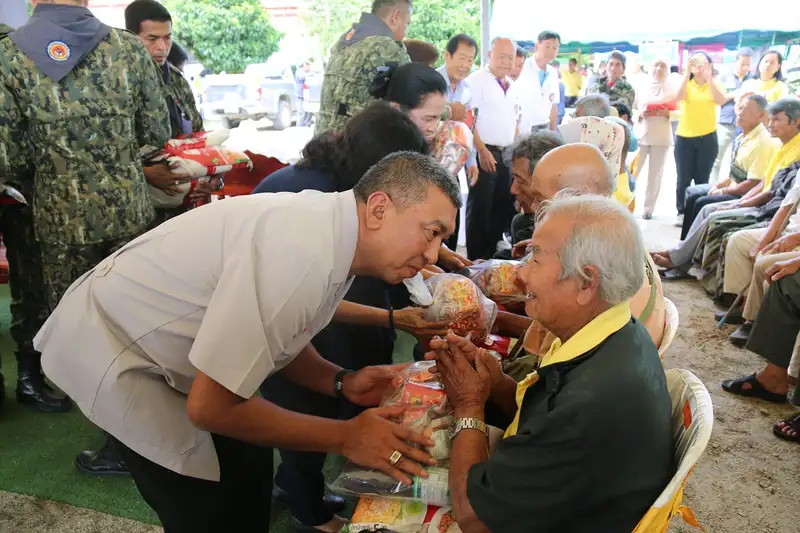 image about โครงการจังหวัดเคลื่อนที่ บำบัดทุกข์ บำรุงสุข สร้างรอยยิ้มให้ประชาชนที่วัดนาหมอศรี นาทวี
