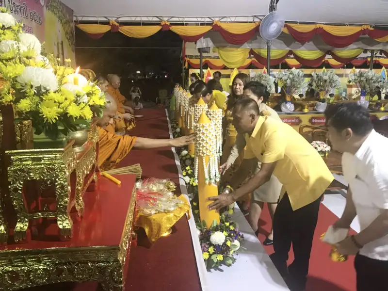 image about รองผู้ว่าฯสงขลา ร่วมถวายเทียนพรรษาในงาน หล่อเทียนพรรษา 9 วัด 9 อำเภอ ครั้ง ที่ 8