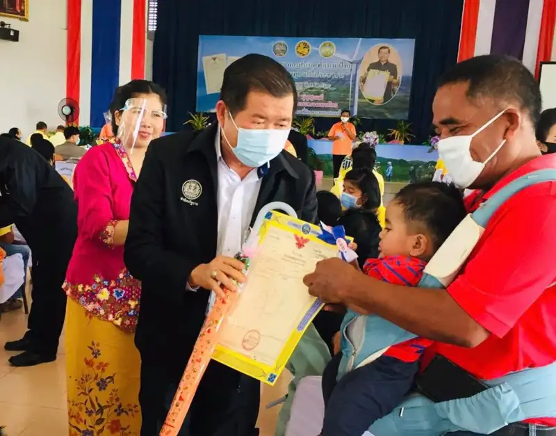 image about มท.2 ลงพื้นที่ จ.สงขลา มอบโฉนดที่ดิน “โครงการมอบโฉนดที่ดินทั่วไทย นำสุขคลายทุกข์ให้ประชาชน”