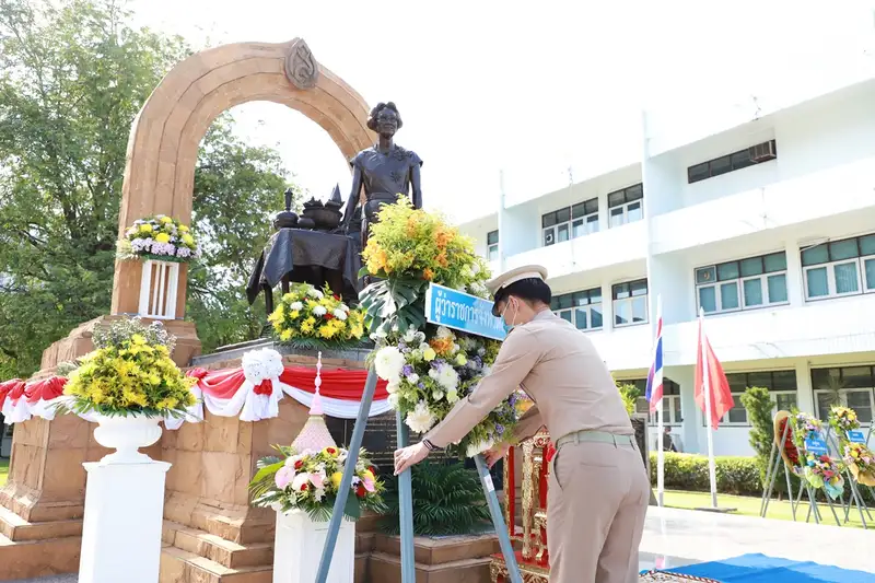 พิธีวางพวงมาลาเนื่องในวันคล้ายวันสวรรคตสมเด็จพระศรีนครินทราบรมราชชนนี