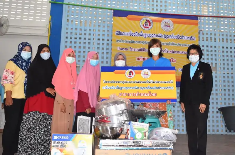 image about สพร.12 สงขลา มอบเครื่องมือทำมาหากินผู้ผ่านการฝึกอาชีพในพื้นที่สะบ้าย้อย-เทพา 59 ราย