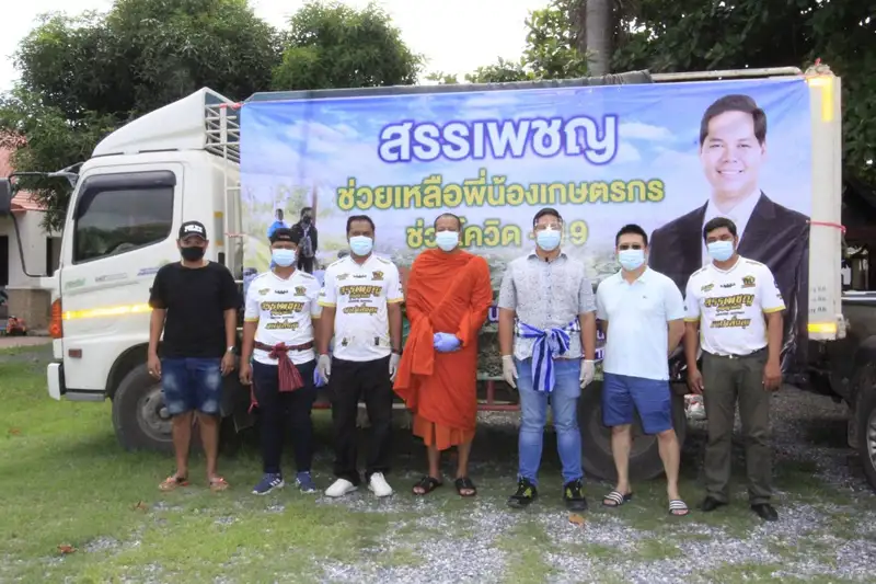 image about ​สรรเพชญ ช่วย 2 เด้ง ซื้อสินค้าเกษตรจากระโนดมาปรุงอาหารแจกจ่ายผู้เดือดร้อนจากโควิด-19