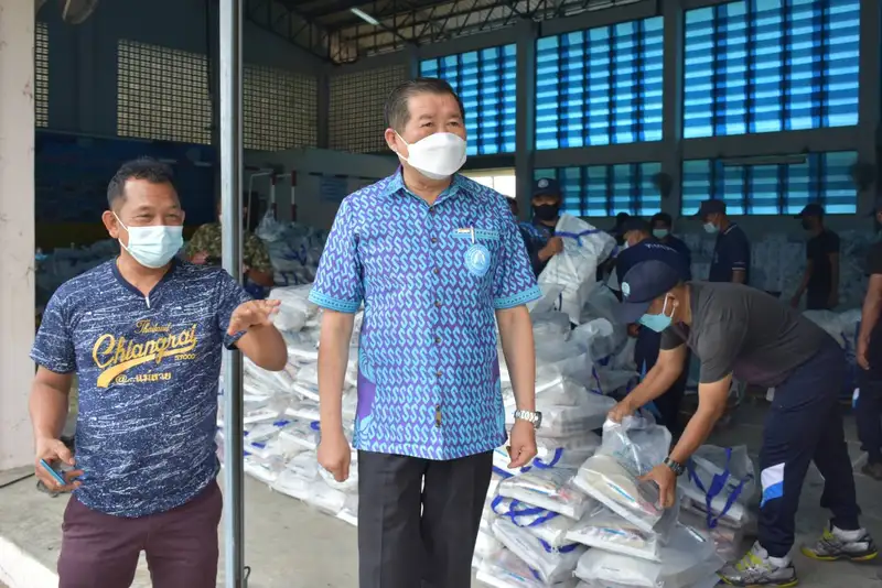 image about ​"นิพนธ์" ปล่อยคาราวานรถมูลนิธิหม่อมราชวงศ์เสนีย์ ปราโมช "มอบถุงปันน้ำใจ ส่งต่อความห่วงใย ช่วยเหลือผู้ประสบภัยน้ำท่วม