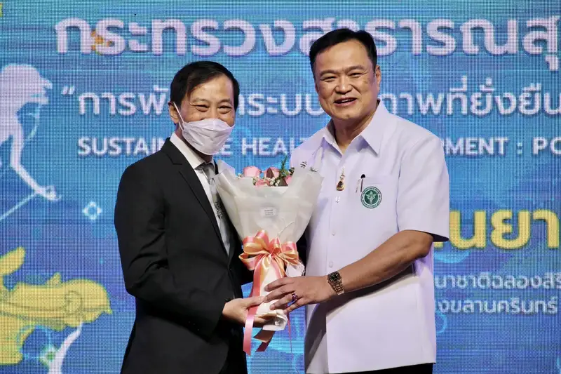 image about ​รองนายกรัฐมนตรีและรัฐมนตรีว่าการกระทรวงสาธารณสุข ลงพื้นที่ จ.สงขลา เปิดงาน  มหกรรมการจัดการความรู้จากบทเรียนโควิด 19 และโครงการประชุมวิชาการกระทรวงสาธารณสุข ประจำปี 2565 พร้อมปาฐกถาพิเศษ เรื่อง “การพัฒนาระบบสุขภาพที่ยั่งยืน หลังวิกฤตการณ์โควิด 19”