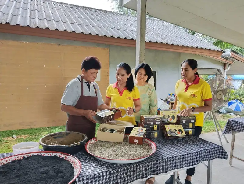 ​คลินิกเทคโนโลยี-คณะเทคโนโลยีการเกษตร มรภ.สงขลา ลงพื้นที่ ต.เกาะหมาก จ.พัทลุง ให้คำแนะนำกลุ่มรักษ์ถิ่นเกิด “ไข่ในหิน” พัฒนาบรรจุภัณฑ์ไข่เค็ม สู่รับการรับรองมาตรฐาน