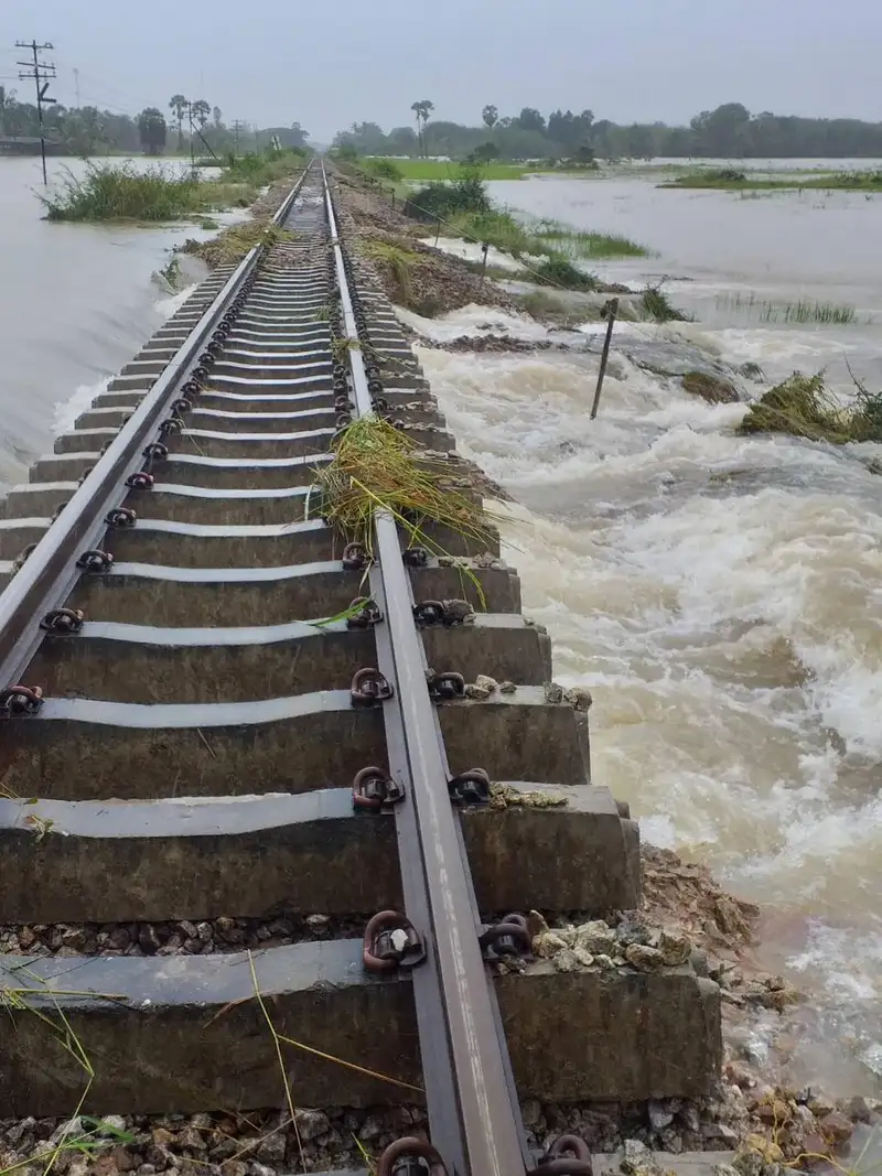 image about ​การรถไฟฯ งดเดินขบวนรถในเส้นทางสายใต้ 16 ขบวน