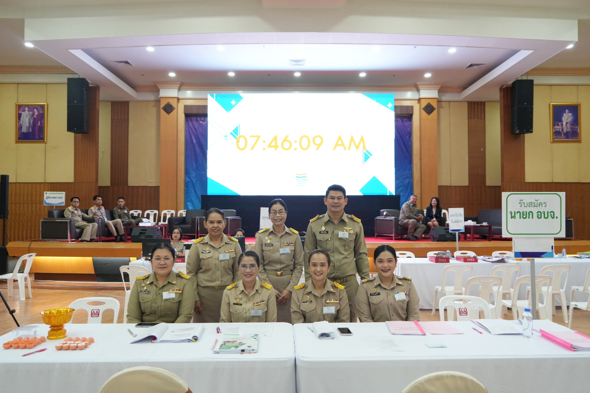 บรรยากาศการเปิดรับสมัครรับเลือกตั้ง ส.อบจ. และ นายก อบจ.สงขลา วันแรกคึกคัก ว่าที่ผู้สมัครฯ พร้อมกองเชียร์ เดินทางมาก่อนเวลาเปิดรับสมัคร