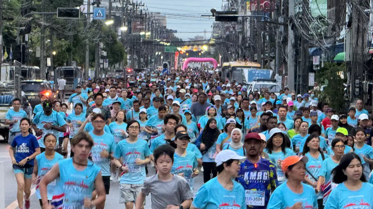 ภาพประกอบเนื้อหา 4 คึกคักแน่นถนน นักวิ่งร่วมหมื่นจากนานาชาติร่วมเข้าแข่งขัน หาดใหญ่ มาราธอน 17 สร้างภาพประทับใจ พร้อมบรรยากาศอบอุ่นต้อนรับเพื่อนบ้าน