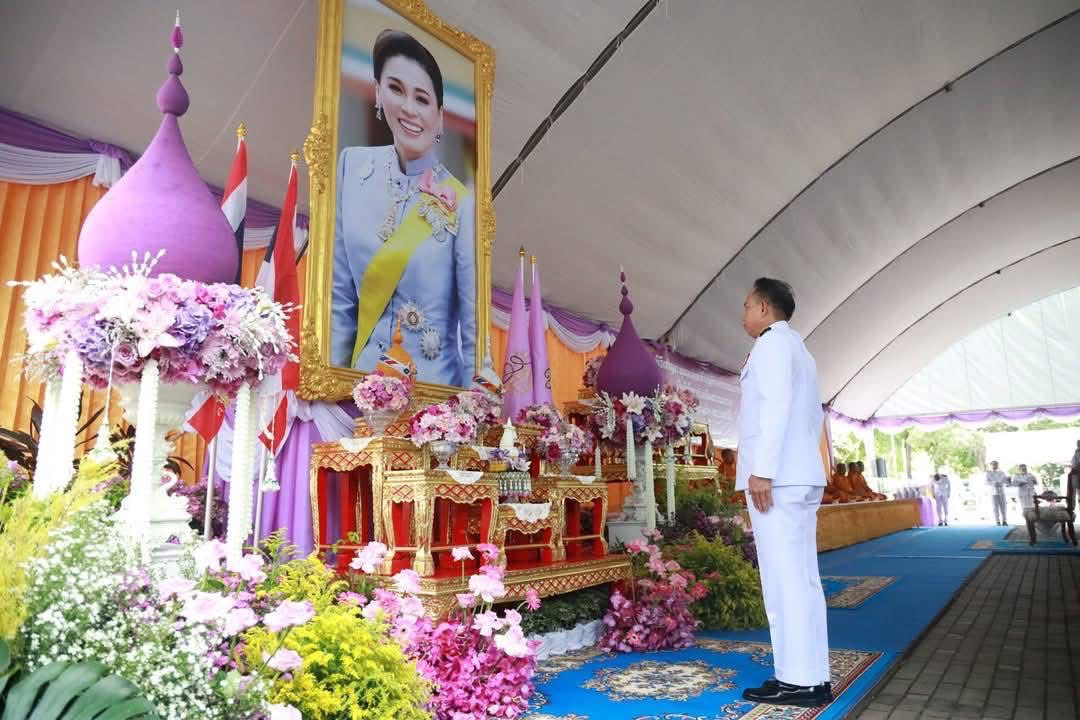 อบจ.สงขลา ร่วมพิธีเจริญพระพุทธมนต์และทำบุญตักบาตรถวายพระราชกุศล เนื่องในโอกาสวันเฉลิมพระชนมพรรษา สมเด็จพระนางเจ้าฯ พระบรมราชินี 3 มิถุนายน 2568