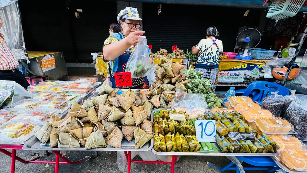 ภาพประกอบเนื้อหา 4 สัมผัสวิถีชีวิตยามเช้าที่ "ตลาดเช้าหาดใหญ่" หนึ่งในจุดหมายที่ไม่ควรพลาด
