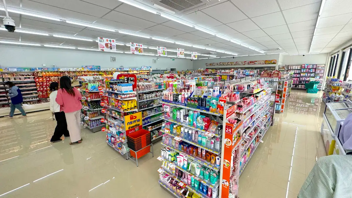 Иллюстрация 1: Открытие нового магазина 7-Eleven в Хатъяй