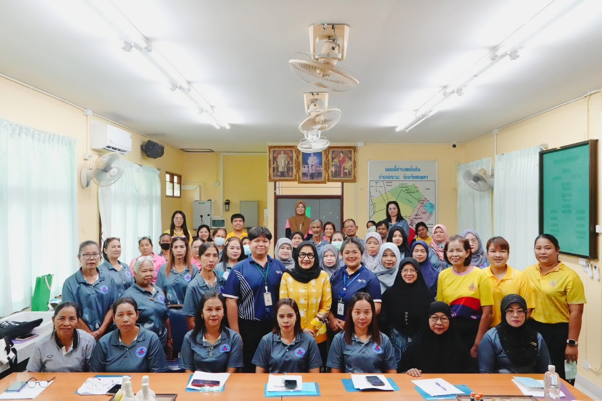 ภาพเกี่ยวกับอบจ.สงขลา เปิดกิจกรรมพัฒนาระบบบริการด้านการแพทย์แผนไทยในชุมชน หวังลดผู้ป่วยโรคข้อเข่าเสื่อมที่พบมากในช่วงอายุมากกว่า 65 ปี