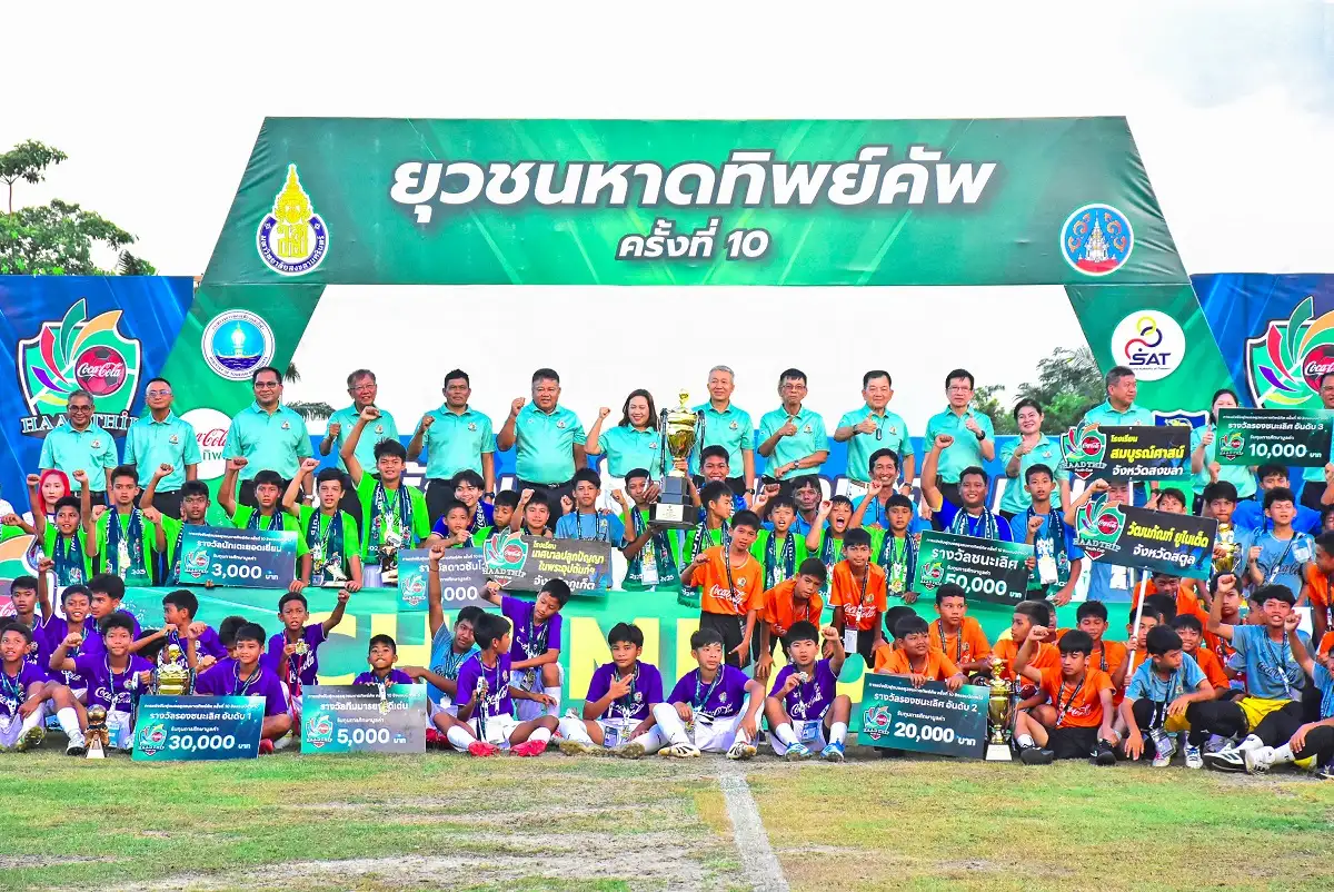 ภาพประกอบเนื้อหา 8 แชมป์สมศักดิ์ศรี! ทีมโรงเรียนเทศบาลปลูกปัญญา ในพระอุปถัมภ์ฯ จ.ภูเก็ต คว้าถ้วยเกียรติยศแชมป์ “ยุวชนหาดทิพย์คัพ” ครั้งที่ 10 รับเงินรางวัล พร้อมเปิดประสบการกับสโมสรชั้นนำของประเทศ