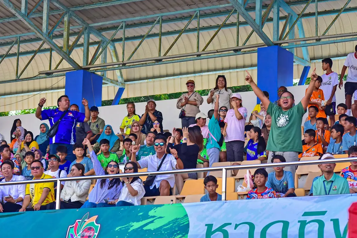 ภาพประกอบเนื้อหา 11 แชมป์สมศักดิ์ศรี! ทีมโรงเรียนเทศบาลปลูกปัญญา ในพระอุปถัมภ์ฯ จ.ภูเก็ต คว้าถ้วยเกียรติยศแชมป์ “ยุวชนหาดทิพย์คัพ” ครั้งที่ 10 รับเงินรางวัล พร้อมเปิดประสบการกับสโมสรชั้นนำของประเทศ