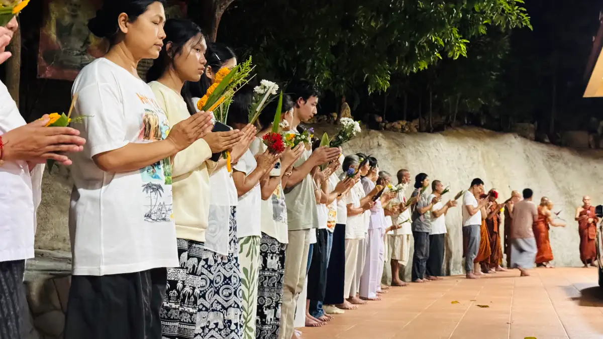 ภาพประกอบเนื้อหา 3 วัดป่าแสงธรรม จัดกิจกรรมเวียนเทียน เนื่องในวันอาสาฬหบูชา พุทธศาสนิกชนร่วมงานคับคั่ง