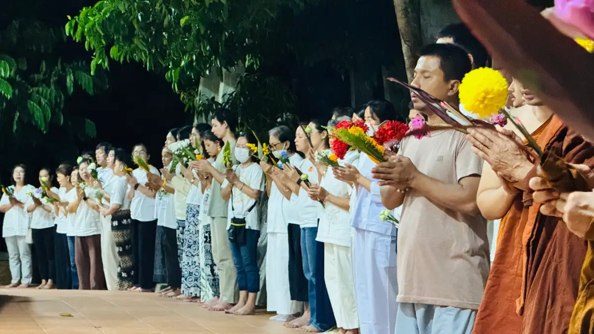 ภาพประกอบเนื้อหา 2 วัดป่าแสงธรรม จัดกิจกรรมเวียนเทียน เนื่องในวันอาสาฬหบูชา พุทธศาสนิกชนร่วมงานคับคั่ง