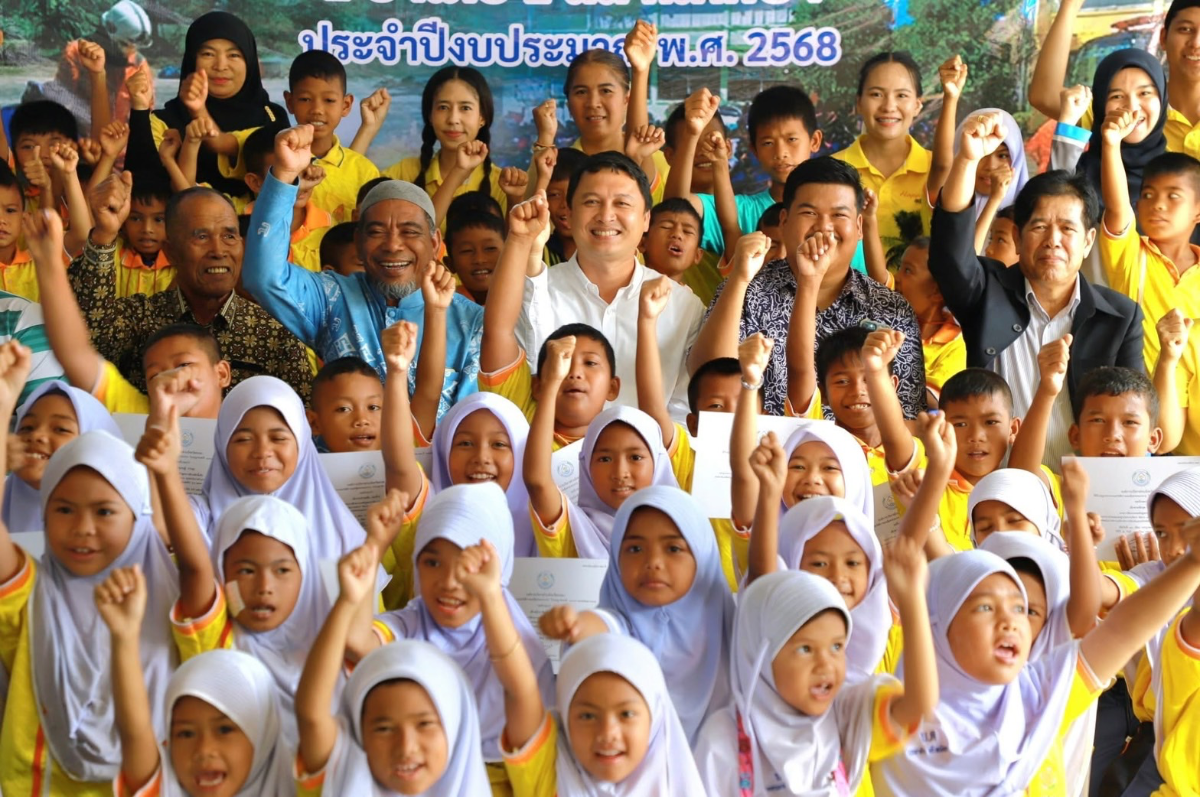 อบจ.สงขลา เตรียมความพร้อมสถานศึกษารับมือสาธารณภัย (อัคคีภัย) จัดฝึกอบรมเชิงปฏิบัติการดับเพลิงขั้นต้น 1 อำเภอ 1 สถานศึกษา ประจำปีงบประมาณ พ.ศ.2568 รุ่นที่ 1