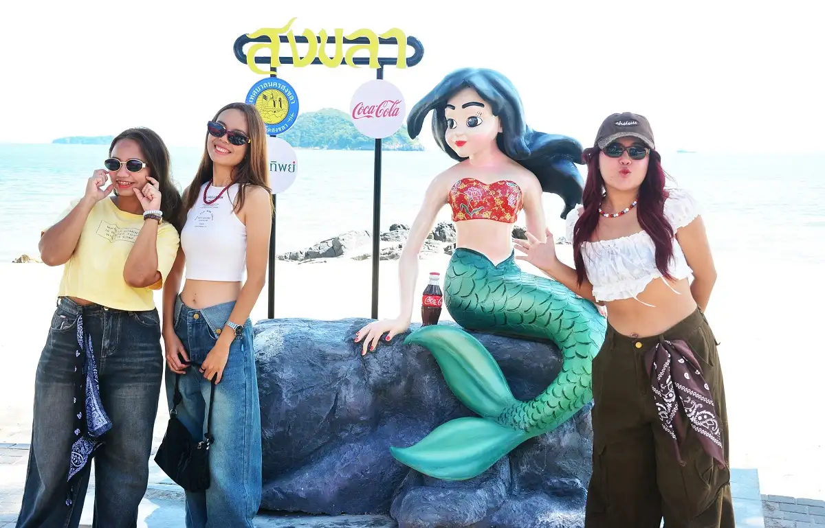 ภาพประกอบเนื้อหา 4 “หาดทิพย์” ส่งมอบเก้าอี้ดีไซน์พิเศษ สะท้อนอัตลักษณ์สงขลา ต้อนรับ SEA Games 2025