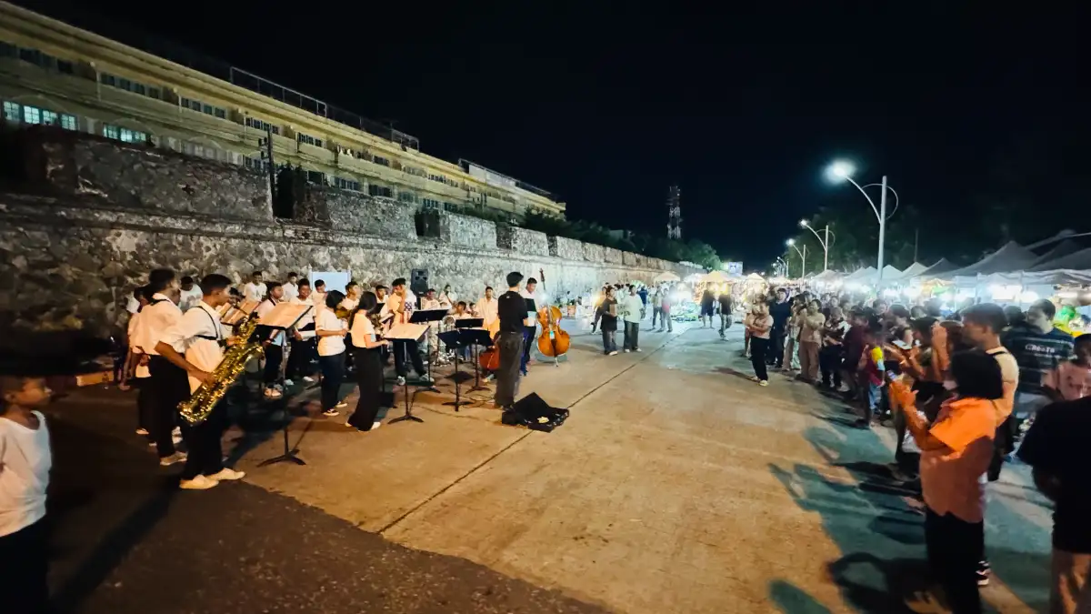 Concert band ng Municipal School 5 (Wat Hua Pom Nok), pinasaya ang "Songkhla Tae Raek" Walking Street