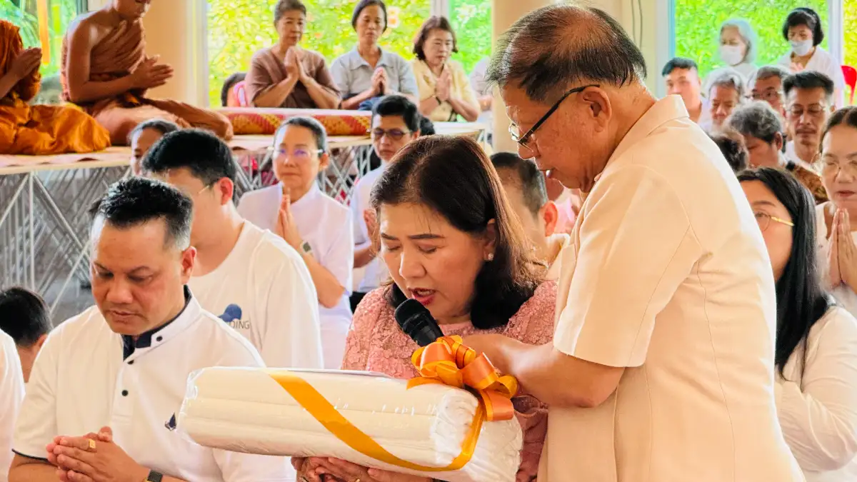 ภาพประกอบเนื้อหา 2 เบญจพร กรุ๊ป ร่วมเป็นเจ้าภาพทอดกฐินสามัคคี สร้างอาคารอเนกประสงค์ ณ วัดป่าแสงธรรม