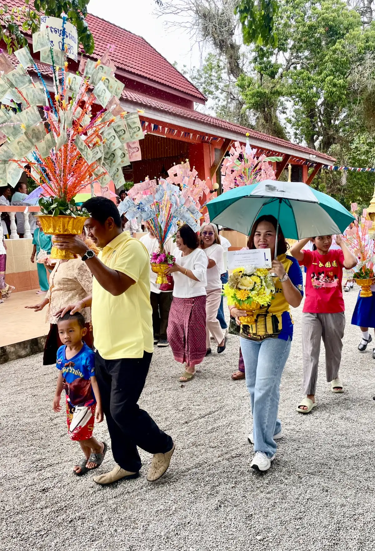 ภาพประกอบเนื้อหา 1 กฟผ.โรงไฟฟ้าจะนะร่วมกิจกรรมทอดกฐินสามัคคีประจำปี 2568  ณ วัดบ้านไร่  ตำบลป่าชิง อำเภอจะนะ  จังหวัดสงขลา