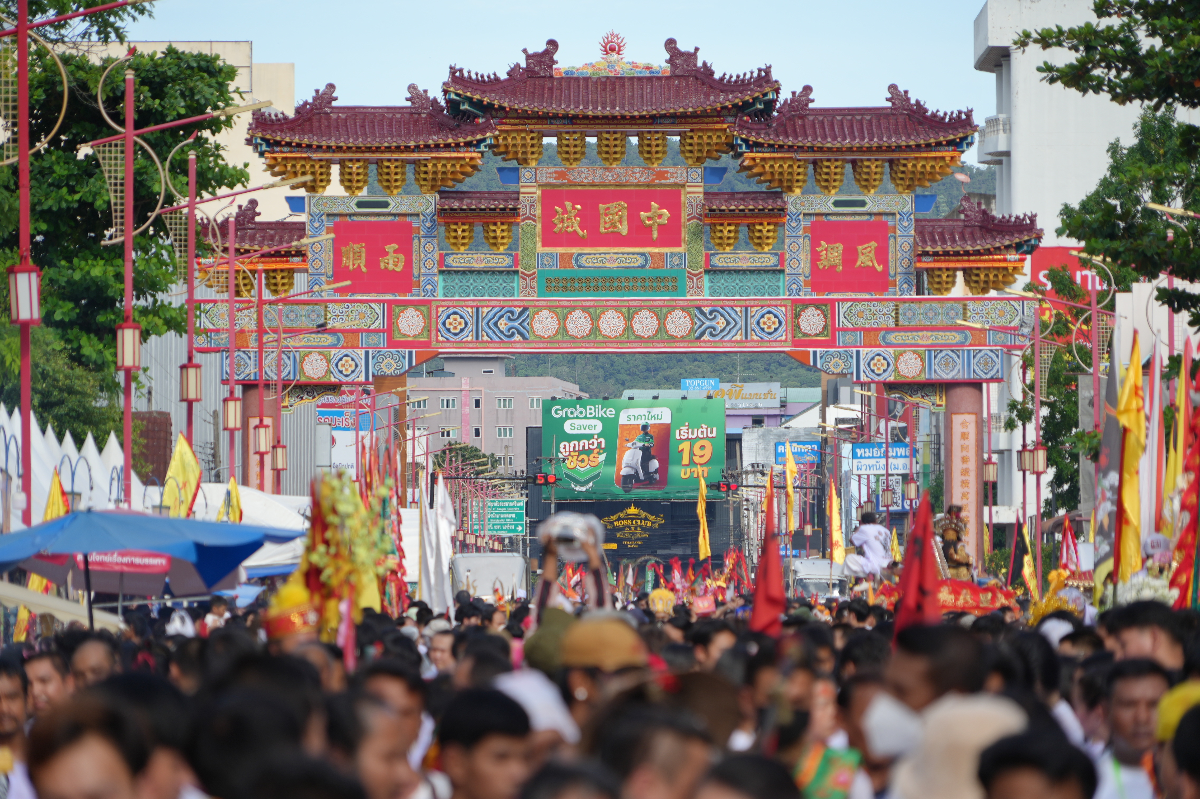 อบจ.สงขลา ”ลั่นกลอง“ ปล่อยขบวนแห่องค์พระ งานเทศกาลกินเจหาดใหญ่ ประจำปี 2568