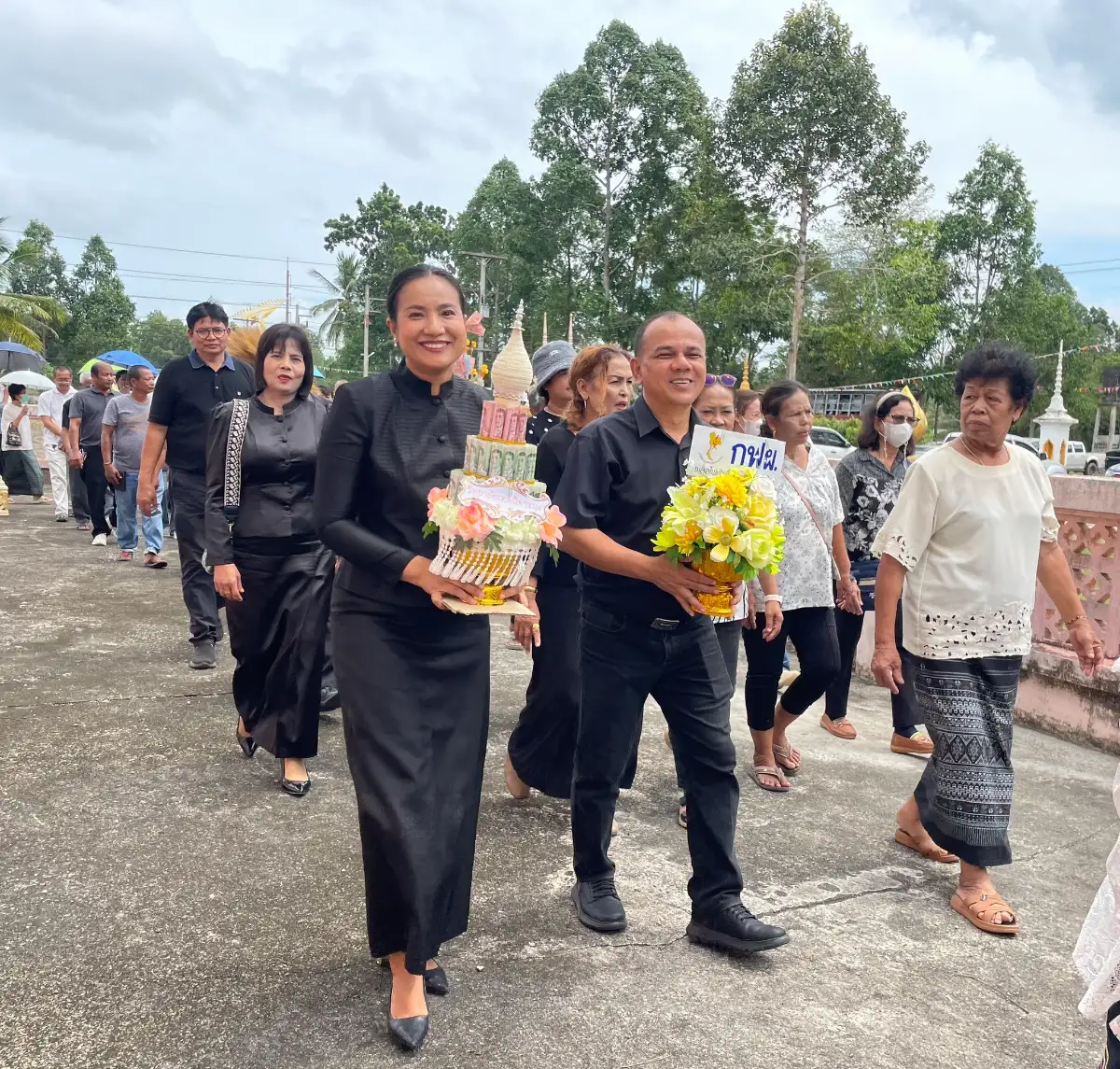 ภาพประกอบเนื้อหา 1 กฟผ.โรงไฟฟ้าจะนะ ร่วมกิจกรรมทอดกฐินสามัคคีประจำปี 2568  ณ วัดทุ่งแนะ  ตำบลคลองเปียะ อำเภอจะนะ  จังหวัดสงขลา