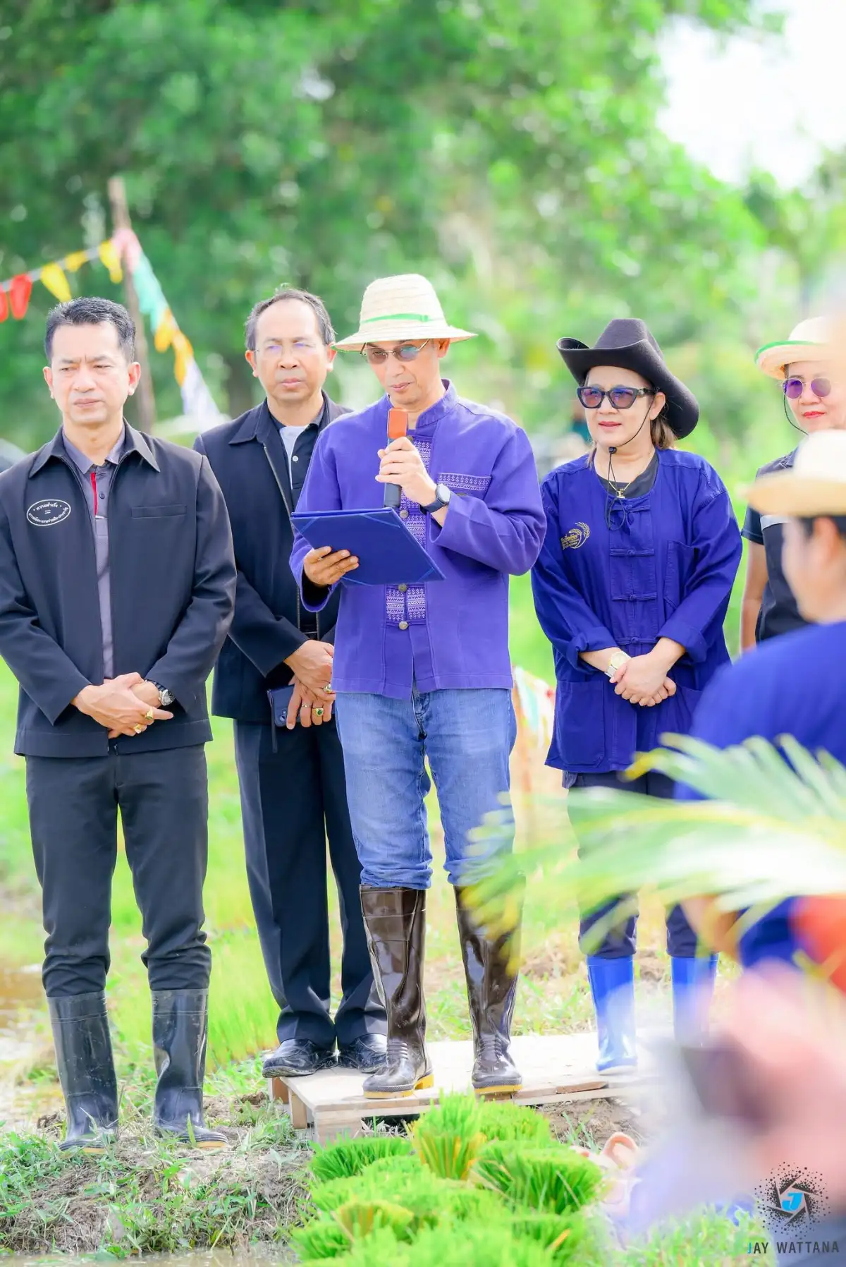 ภาพประกอบเนื้อหา 1 กฟผ.โรงไฟฟ้าจะนะ ร่วมจัดกิจกรรม “ดำนา โยนกล้า หว่านข้าว ปีที่ 4“ ณ ทุ่งนาโรงเรียนบ้านป่าชิง ตำบลป่าชิง อำเภอจะนะ  จังหวัดสงขลา