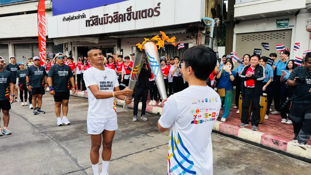 ภาพประกอบเนื้อหา 1 หาดทิพย์ปลุกพลังซีเกมส์-อาเซียนพาราเกมส์ 2025: "ไฟพระฤกษ์" ส่องสว่างสงขลา ผู้คนร่วมให้กำลังใจคึกคัก!